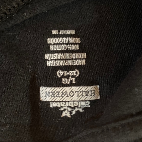 Way to celebrate Halloween black cat graphic Tee - Picture 5 of 7